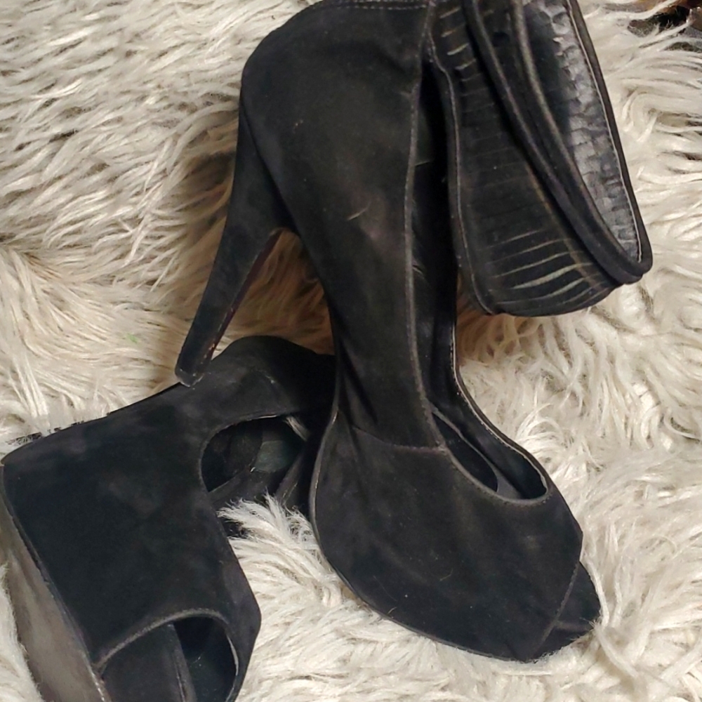 Mixx velvet black platform heels peekaboo toe and ankle strap size 7.5